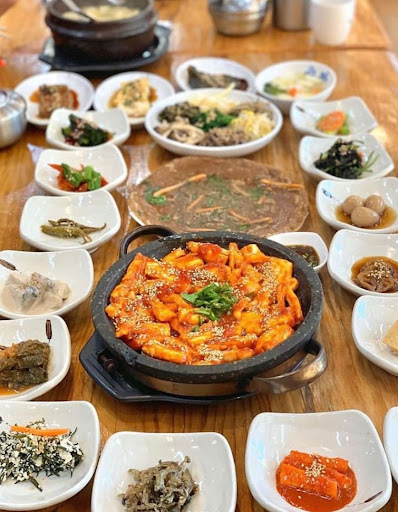 쉬어가기 좋은 날식당의 하동재첩파전: 풍미와 고소함